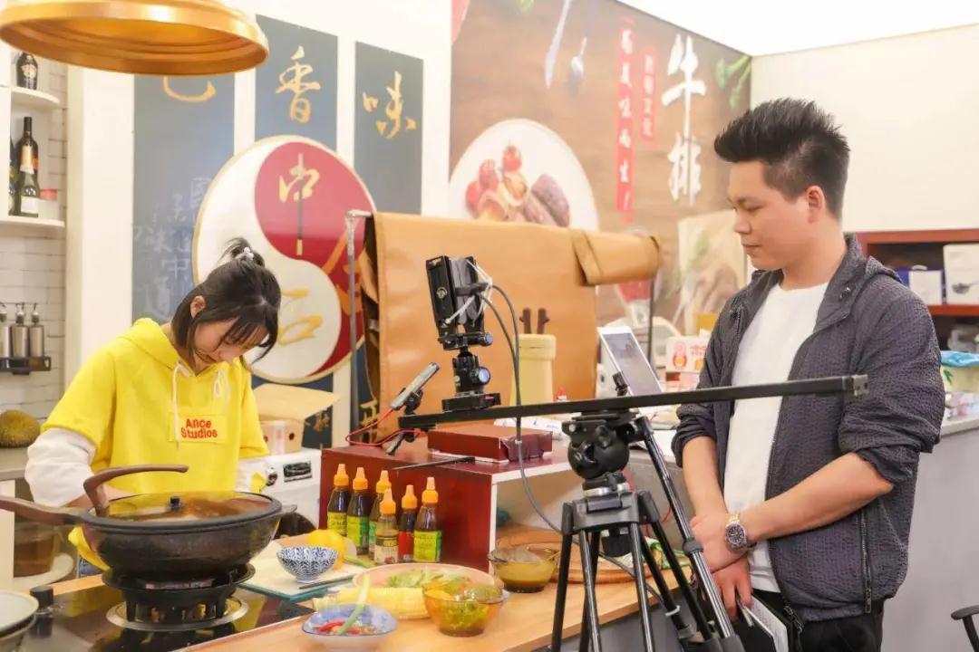 [创业资讯]靠教人吃饭能年挣50万，这个职业挺新鲜！