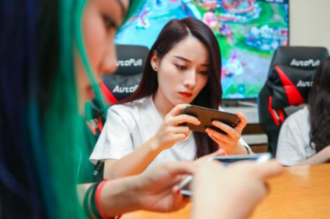 [创业资讯]游戏陪玩项目适合普通人兼职操作，陪玩游戏2个小时，收入100+-第1张图片-智慧创业网