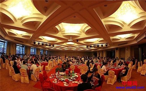 [大杂烩]我在酒店当服务员，揭露一个他们赚钱的惊人秘密！-第1张图片-智慧创业网