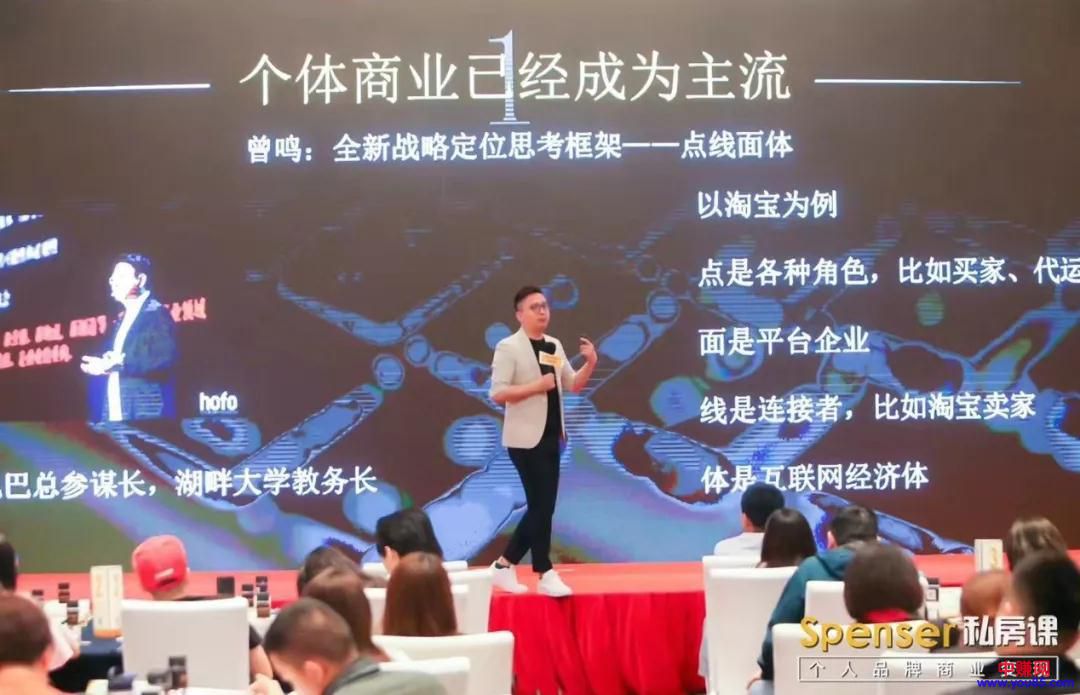 普通人赚钱买东西，牛逼的人用钱买关系